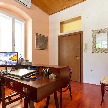 ペレグリーニ ラグジュアリー ルームズ