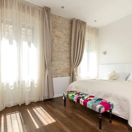 ペレグリーニ ラグジュアリー ルームズ ゲストハウス 4*