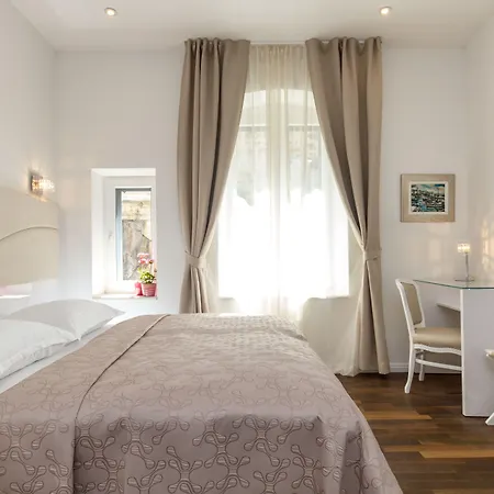 ペレグリーニ ラグジュアリー ルームズ