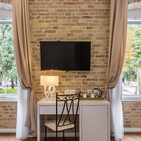 ペレグリーニ ラグジュアリー ルームズ