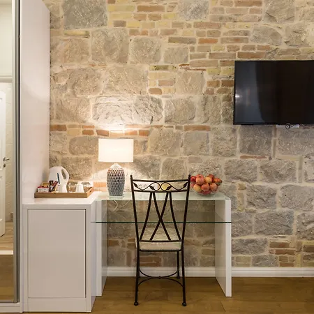 ペレグリーニ ラグジュアリー ルームズ ゲストハウス 4*