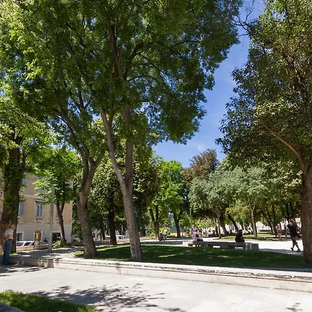 ペレグリーニ ラグジュアリー ルームズ