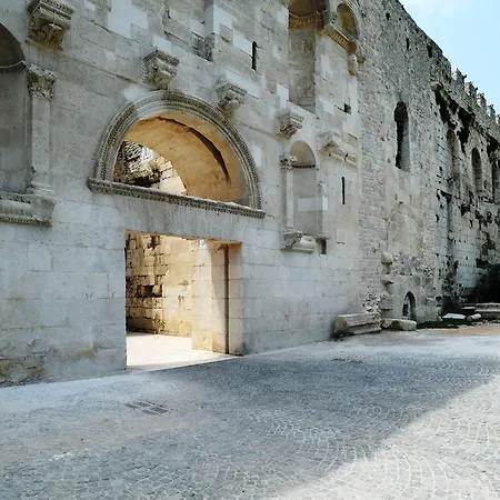 ゲストハウス ペレグリーニ ラグジュアリー ルームズ