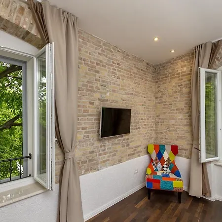 ゲストハウス ペレグリーニ ラグジュアリー ルームズ 4*