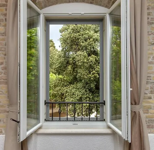 Guest house Pellegrini Luxury 4*